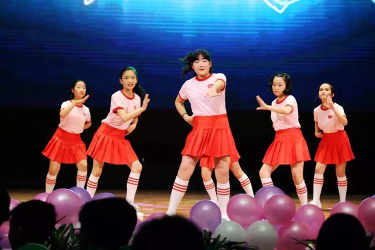 暖阳星执梦 青春正当时——初一,初二年级迎新春文艺汇演